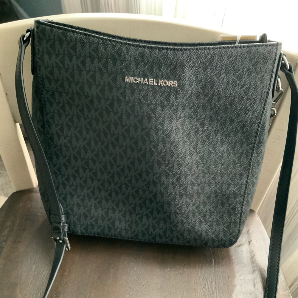 Michael Kors Jet Set large messenger bag!